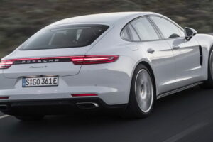 Porsche จัดให้เปิดตัว “Panamera E-Hybrid”