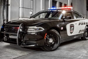 อย่างเท่ห์! เปิดตัวรถแบบ 2017 Dodge Charger Pursuit ในกรมตำรวจ