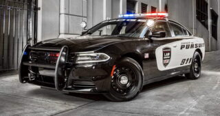 อย่างเท่ห์! เปิดตัวรถแบบ 2017 Dodge Charger Pursuit ในกรมตำรวจ