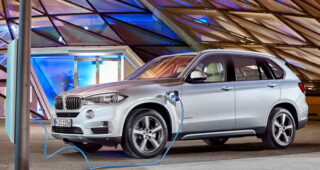 BMW จัดให้เปิดตัวครอบครัวรถพลังงานไฟฟ้าภายในงานใหญ่อย่าง 2017 New York Auto Show