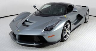 ประมูลชุดแต่งแบบ limited LaFerrari Aperta ในราคา 4 ล้านดอลล่าร์สหรัฐ