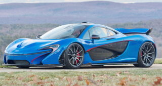 McLaren P1 สีฟ้าสดใสประมูลอย่างแพงในงานของ Gooding & Company