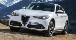 Alfa Romeo จัดให้โชว์ตัวรถแบบ SUV รุ่นใหม่ล่าสุดที่งาน New York Auto Show