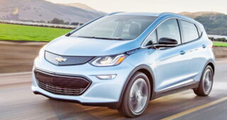 แข่งกันมันส์! Chevrolet เริ่มเสียท่า "Nissan Leaf" แล้วในตลาดรถพลังงานไฟฟ้า