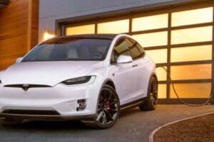 งานเข้า! เผยยอดขาย Tesla แบบพลังงานไฟฟ้าตกมาก ... เหตุปัญหาความปลอดภัย