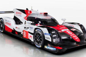 Toyota จัดให้โชว์ตัวรถแข่งพลังงานไฟฟ้าแบบ TS050 Hybrid 2017 แบบใหม่