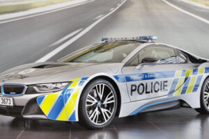เอาบ้าง! ตำรวจเช็คจัด "BMW i8" รุ่นสปอร์ตเข้าประจำการไว้ตรวจทางด่วน