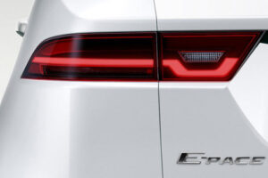 Jaguar เปิดตัวรถแบบ "E-Pace SUV" รูปแบบใหม่แล้วเตรียมส่งไปขายยังอเมริกา