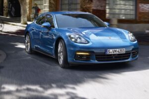 AAS สะกดทุกสายตาด้วย Porsche Panamera 4S ใหม่ล่าสุด ราคา 13.5 ล้าน ในงาน Motor Show 2017