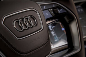 เดินหน้า! Audi เอาต่อเปิดตัวทีเซอร์ภายในของ A8 flagship ของพวกเขา