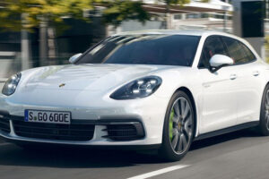 Porsche จัดให้เปิดตัวรถแบบ SUV รุ่นใหญ่หลายแบบ "Macan, Cayenne และ Panamera"