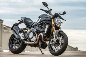 DUCATI Monster 1200S "อสูรร้ายบนทางเรียบ"