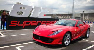 เปิดตัว Ferrari 812 Superfast 800 ม้าที่ทรงพลังสุดของม้าลำพอง