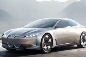 สู้ด้วย! BMW ยืนยันพร้อมทุ่มงบเปิดตัวรถพลังงานไฟฟ้าแข่งเช่นเดียวกับ Mercedes-Benz