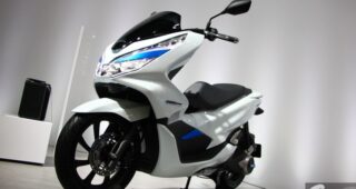 Honda พลิกโฉมนวัตกรรมแห่งการขับขี่ เปิดตัว PCX Hybrid และ PCX EV ครั้งแรกของโลก พร้อมสานต่อความสำเร็จของโมเดลยอดนิยมระดับตำนานในตระกูล “Super Cub” ด้วยเวอร์ชั่นพิเศษฉลองการผลิตครบ 100 ล้านคัน ที่งานโตเกียวมอเตอร์โชว์ 2017