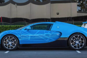 อย่างงาม! รถสปอร์ต "Bugatti Veyron Grand Sport Vitesse" สีฟ้าสดแบบแต่งจัดเต็มถูกนำมาขายทอดตลาด
