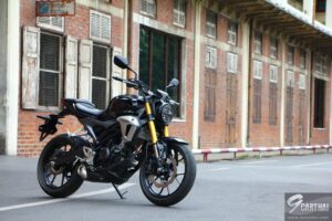 รีวิว Honda CB150R ขี่ในเมือง สนุกมันส์ ฟีลลิ่งเหมือนขี่ตัวใหญ่ แต่น้ำหนักเบาคล่องตัวในแบบรถเล็ก