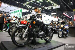 Royal Enfield เปิดตัวมอเตอร์ไซค์รุ่นคลาสสิค 2 สีใหม่ พร้อมประกาศราคา รอยัล เอนฟิลด์ หิมาลายัน ใน Motor Expo 2017