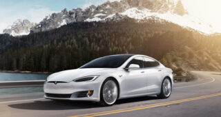 กลัวที่ไหน! ปูตินยืนยันไม่กลัว Tesla Motors สักนิดพร้อมท้าชน