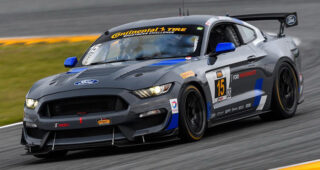 ทีมงาน Ford จัดให้ทดสอบรถแบบ "Ford Mustang GT4" ก่อนแข่งจริง!!