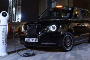 LONDON พร้อมให้บริการ Taxi Plug-in Hybrid
