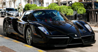 อย่างงามเลย! แอบถ่าย "Ferrari Enzo" อีกหนึ่งรถระดับตำนานสุดหายากใจกลาง Paris