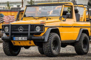 แก่แต่เก๋า! พบรถ Benz "G-Class" สมัยรุ่นเก่าตกแต่งใหม่สะดุดตาพร้อมขายเป็นมือสอง