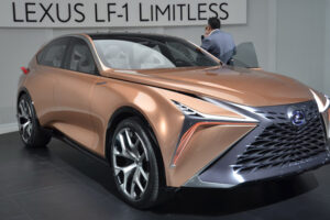 Lexus เดินหน้าเปิดตัวรถรุ่นพิเศษแบบ "LF-1 Concept" เรียบร้อยแล้ว