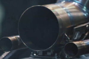 มาก่อนเพื่อน! Mercedes-AMG Petronas และ Scuderia Ferrari สองแบรนด์แรกเปิดตัวเครื่องยนต์ของ F-1