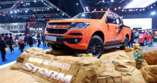 CHEVROLET ส่ง Colorado High Country Storm สีใหม่ Dark Shadow Metallic พร้อมชุดแต่ง Phoenix Edition สำหรับ Trailblazer ลุยงาน MOTOR SHOW 2018