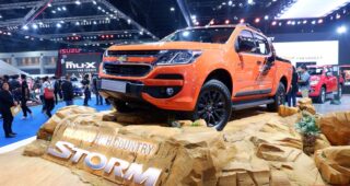 CHEVROLET ส่ง Colorado High Country Storm สีใหม่ Dark Shadow Metallic พร้อมชุดแต่ง Phoenix Edition สำหรับ Trailblazer ลุยงาน MOTOR SHOW 2018