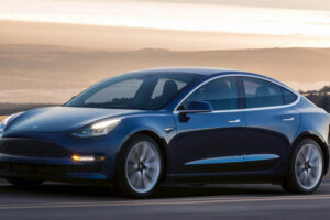 Tesla Motors หยุดไลน์การผลิตเพื่อปรับปรุงประสิทธิภาพการผลิตรถ Model3