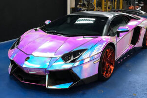 เนี้ยบมาก! ชมรถสปอร์ต Lamborghini Aventador ตกแต่งสีแบบ Hologram