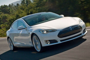 งานเข้าจริง! Tesla Motors ประกาศเรียกคืนรถกว่า 125,000 คันแล้วในรุ่นแบบ Model S !!!