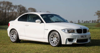 เอาบ้าง! โชว์โฉมรถแบบ BMW 1M Coupe แต่งสปอร์ตเอาใจสาวก