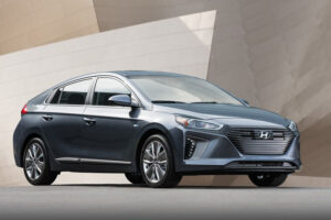 Hyundai เอาจริงเดินหน้าเปิดตัวรถแบบไฮบริดอย่าง "Ioniq 2019" รุ่นล่าสุด