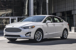 ราคาโหด! เผยรถแบบ "Ford Fusion 2019 Model" แพงขึ้นกว่าเดิมถึง 1 ใน 3 เท่า !!!