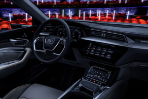 Audi มาแล้วพร้อมเปิดตัวรถแห่งอนาคต "Audi E-Tron Electric Model"