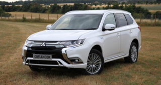 Mitsubishi "Outlander PHEV 2019" เปิดตัวแล้วด้วยราคาเริ่มต้น 34,255 ปอนด์