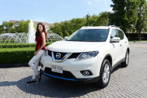 เพื่อนคู่ใจในการเดินทาง ที่มอบความสะดวกสบาย และปลอดภัยให้ลิซ่าเสมอ NISSAN X-TRAIL HYBRID
