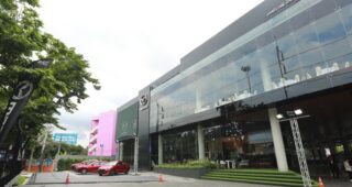 MAZDA ชลบุรี ทุ่ม 300 ล้านบาท บุกกรุงเทพฯ เปิดโชว์รูมย่านประดิษฐ์มนูญธรรม