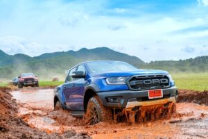 Group Test : รีวิว FORD RANGER RAPTOR แข็งแกร่งแบบจบๆ พร้อมความเท่แบบครบๆ จากโรงงาน