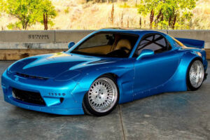 เปิดตัวชุดแต่ง "Mazda RX-7 FD" รุ่นที่ 3 พร้อมล้อแม็กซ์ Strasse Wheels และชุดแต่ง Rocket Bunny