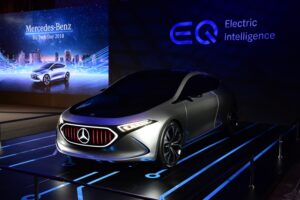 Mercedes-Benz โชว์ความก้าวล้ำ อวดโฉมรถยนต์ไฟฟ้าต้นแบบ 'EQA' เป็นครั้งแรกในไทย
