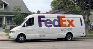 FedEx มาแล้วพร้อมส่งรถตู้พลังงานไฟฟ้าจนส่งช่วยประหยัดพลังงาน