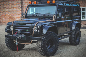 เผยรถแบบ "Land Rover Defender" รุ่น James Bond ถูกประมูลใน eBay