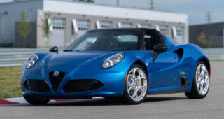 Alfa Romeo จัดให้เปิดตัวรถแบบพิเศษ "4C Spider Italia Model 2020"