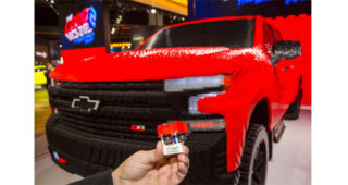 สมจริง! เผยตัวต่อ LEGO ของกระบะ "Silverado 1500 LT Trail Boss 2019" ในงานที่ Detroit Auto Show
