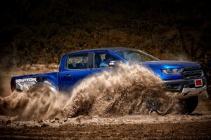 Group Test : รีวิว FORD RANGER RAPTOR ท้าลุยทุกสภาพถนน จะกรวดหินดินทราย ก็มาดิครับ