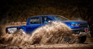 Group Test : รีวิว FORD RANGER RAPTOR ท้าลุยทุกสภาพถนน จะกรวดหินดินทราย ก็มาดิครับ